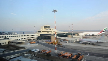 Furti sugli aerei a Malpensa, denunciati nove addetti alle pulizie