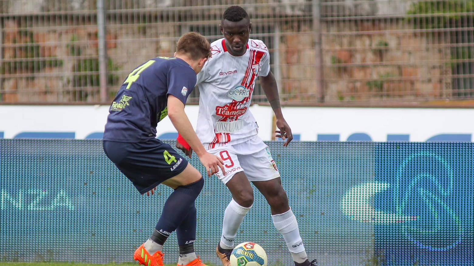 Domani la squadra di Mandorlini, ex di turno, dovrà dare tutto per superare gli ospiti e conquistare i tre punti che mettono al sicuro la permanenza in serie C