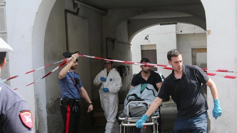 Ammazzato per l’affitto in nero Litiga con l’inquilino cubano: ucciso a coltellate sul ballatoio Ammazzato per l’affitto in nero Litiga con l’inquilino cubano: ucciso a coltellate sul ballatoio