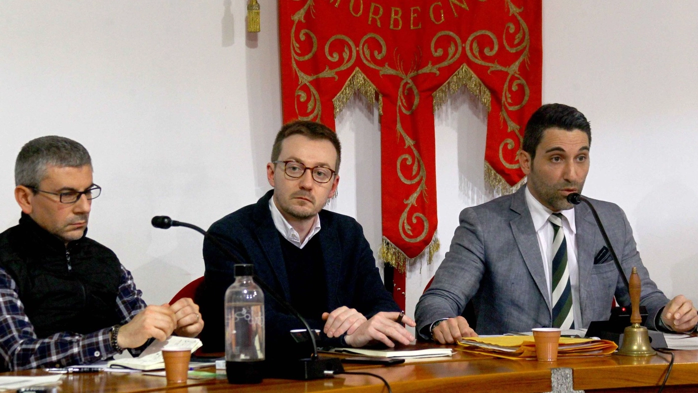 IN CONSIGLIO  Da sinistra  l’assessore  Claudio D’Agata,  il vice sindaco Gabriele Magoni  e il sindaco  Andrea Ruggeri (National  Press)
