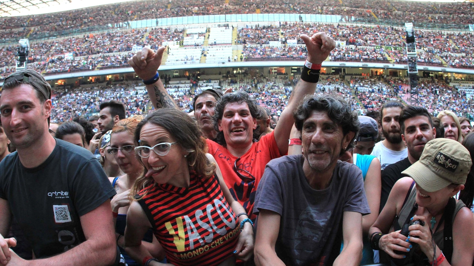 Folla al concerto di Vasco Rossi a San Siro