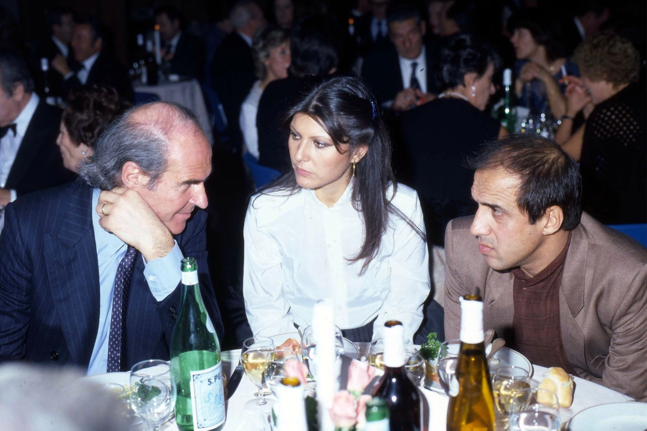 AMARCORD La consegna dell’Ambrogino d’Oro da parte del sindaaco Paolo Pillitteri nel 1989; con la moglie Claudia Mori e il professor Umberto VeronesiSTILE UNICO Attento ai codici estetici al look e ai movimenti Ha fatto  della fisicità e del molleggiato un’iconografia