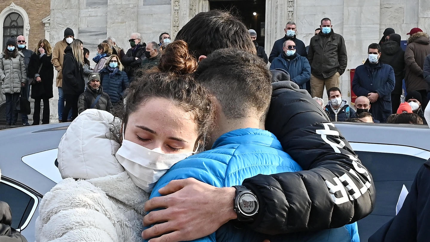 Carugate e Torino hanno salutato insieme due delle tre vittime del crollo