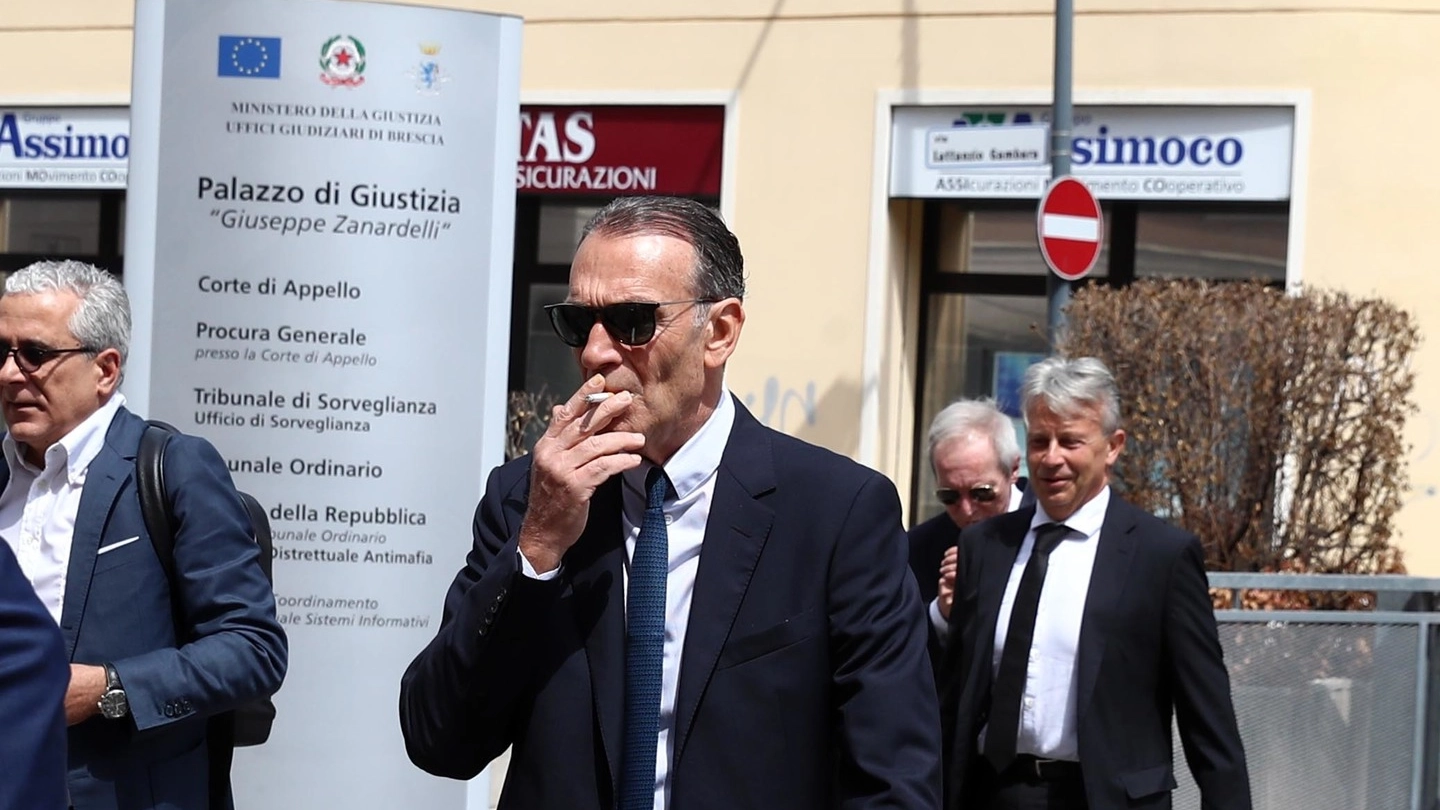 Massimo Cellino, presidente del Brescia Calcio, fuori dal tribunale