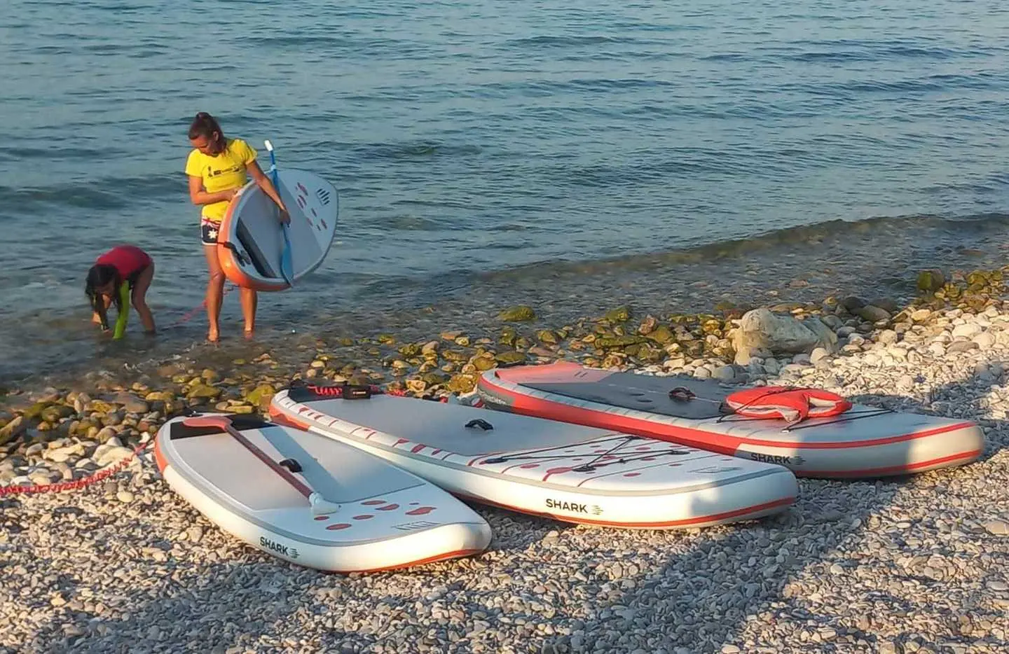 Garda, la stampa straniera spaventa i turisti. E loro chiedono: "C'è acqua in hotel?"