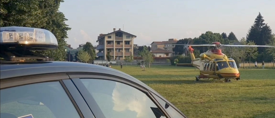 Robbiate, ragazzina di 14 anni picchia la schiena: il medico arriva in eliambulanza