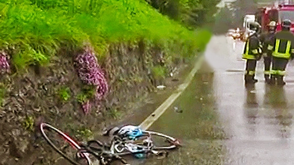 La bici di Agnese sull’asfalto subito dopo l’incidente