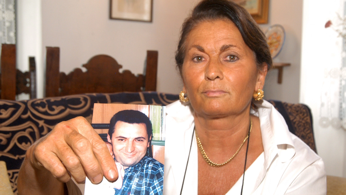 Ebe Pagliari con la foto del figlio Marco Perini