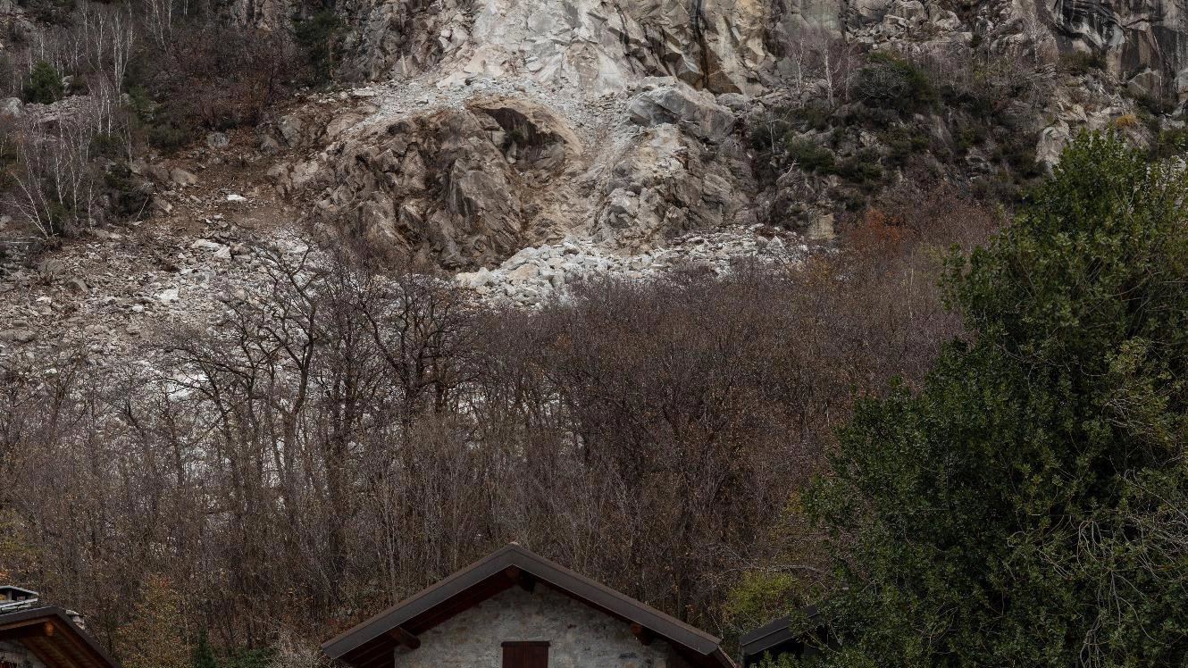 Un vallo salverà il paese. Per la montagna a rischio arriva un milione di euro Un vallo salverà il paese. Per la montagna a rischio arriva un milione di euro
