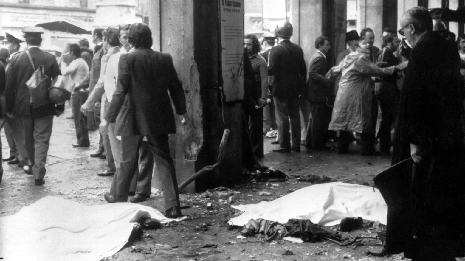 Uno scatto d'epoca: piazza della Loggia dopo l'esplosione