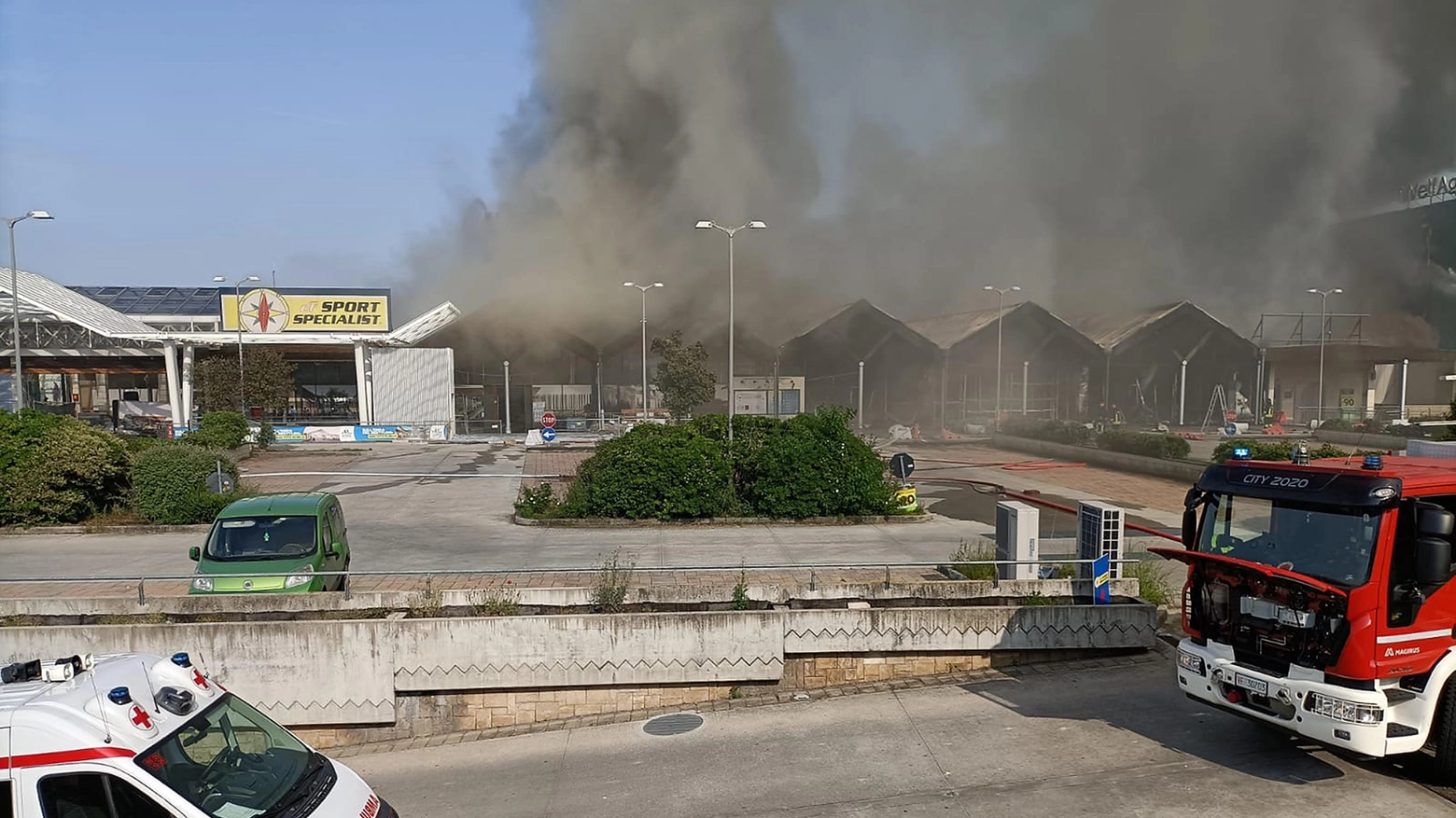 Incendio centro commerciale le Vele