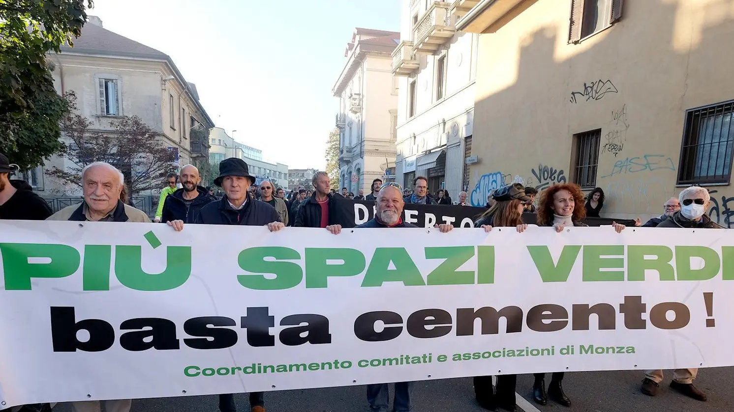 "Sindaco, così non va bene" I comitati chiedono la svolta Meno cemento e più verde "Sindaco, così non va bene" I comitati chiedono la svolta Meno cemento e più verde