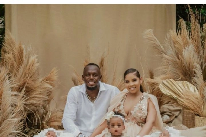 Usain Bolt e Kasi Bennet con i tre figli