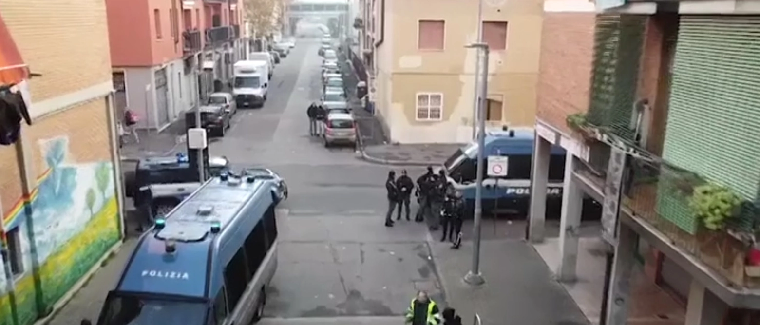 In manette due egiziani di 37 e 35 anni: per la dichiarazione di ospitalità chiedevano fino 800 euro, per l’iscrizione anagrafica 1.000 euro