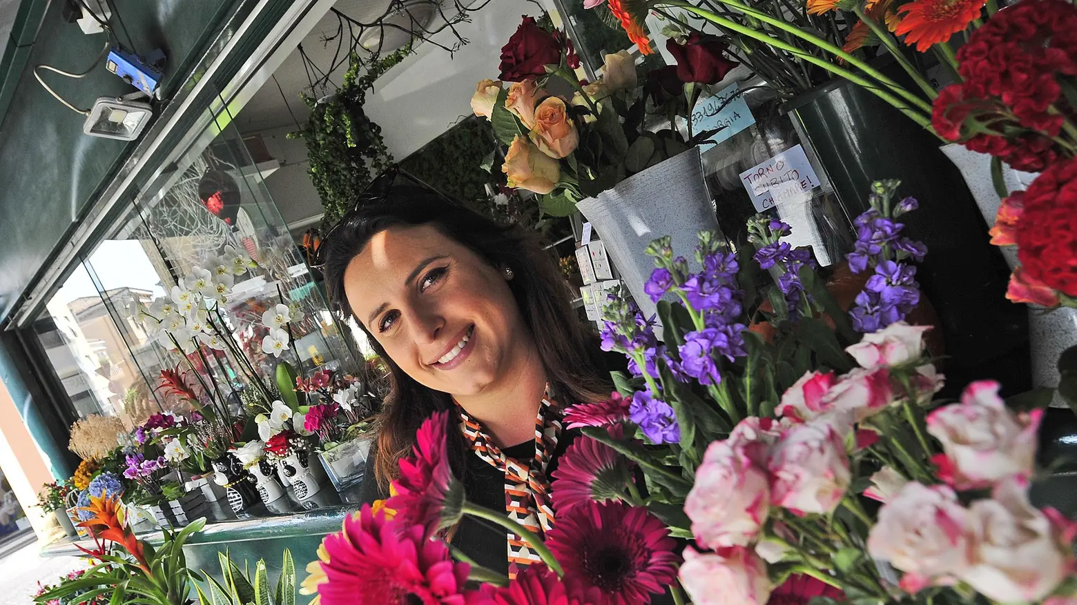 La mamma  da festeggiare  coi fiori Lilt