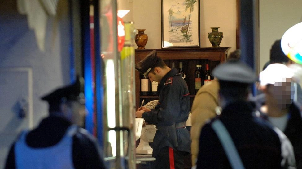 Una famiglia tenuta in scacco . Condannato a sei anni di carcere dopo i soprusi su genitori e sorella Una famiglia tenuta in scacco . Condannato a sei anni di carcere dopo i soprusi su genitori e sorella