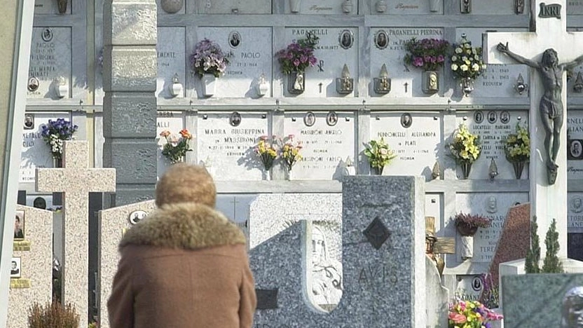 Non c'è pace neanche al cimitero Non c'è pace neanche al cimitero