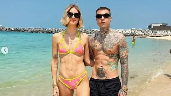 Chiara Ferragni e Fedez in spiaggia a Dubai (da Instagram)