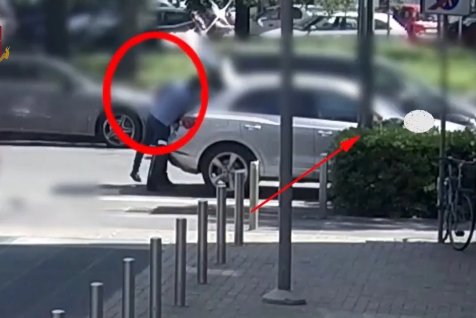 furti col trucco della gomma bucata (frame video polizia)