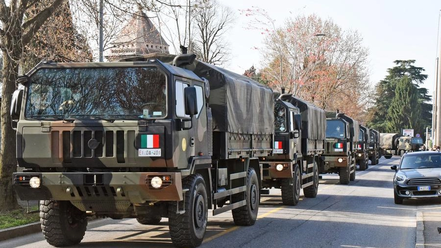 I camion dell'esercito con le bare di Bergamo