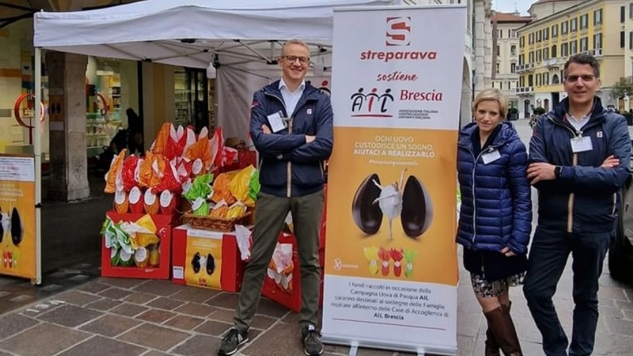 Volontari Ail in corso Zanardelli a Brescia (foto Instagram: ail_brescia_odv)