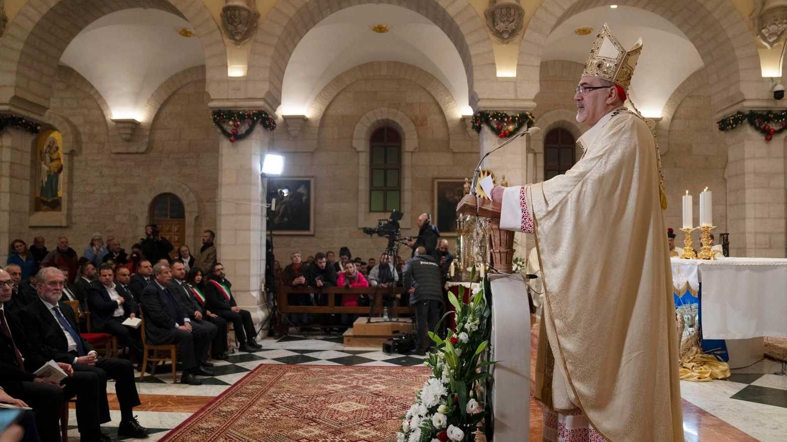 Il cardinale Pizzaballa durante la messa nella basilica della Natività