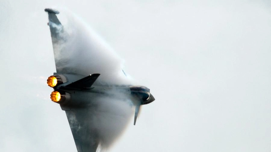 Un caccia Eurofighter (Afp)
