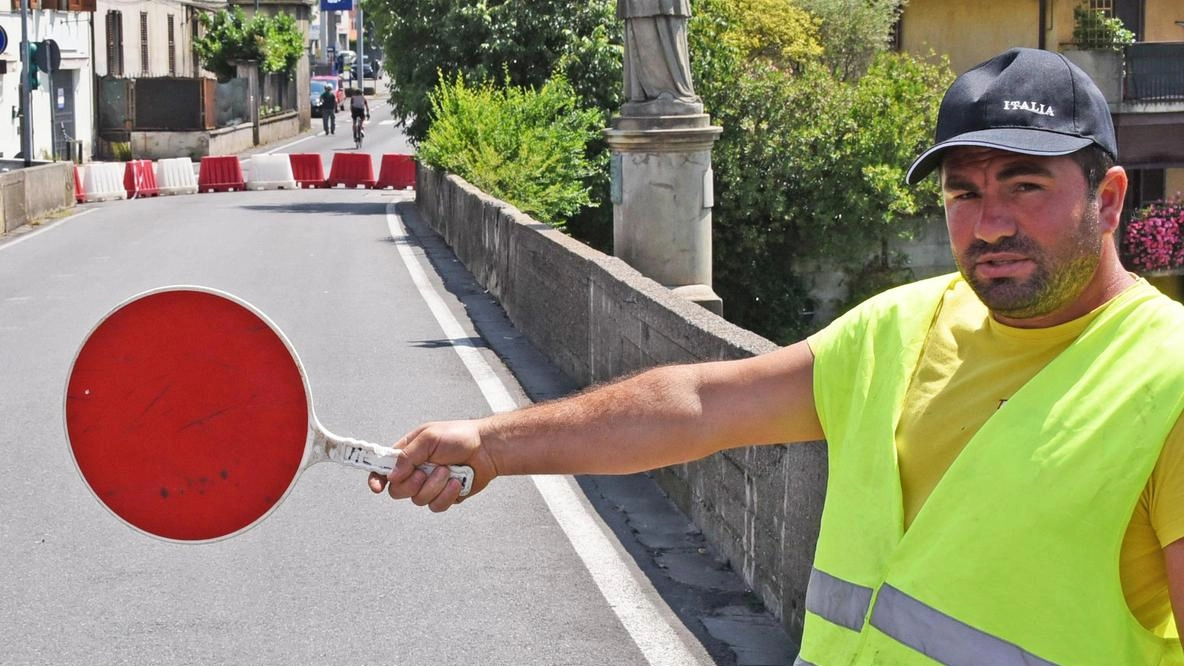 

I 17 giorni in più contestati dai negozianti di Scanzorosciate (Bergamo): proteste