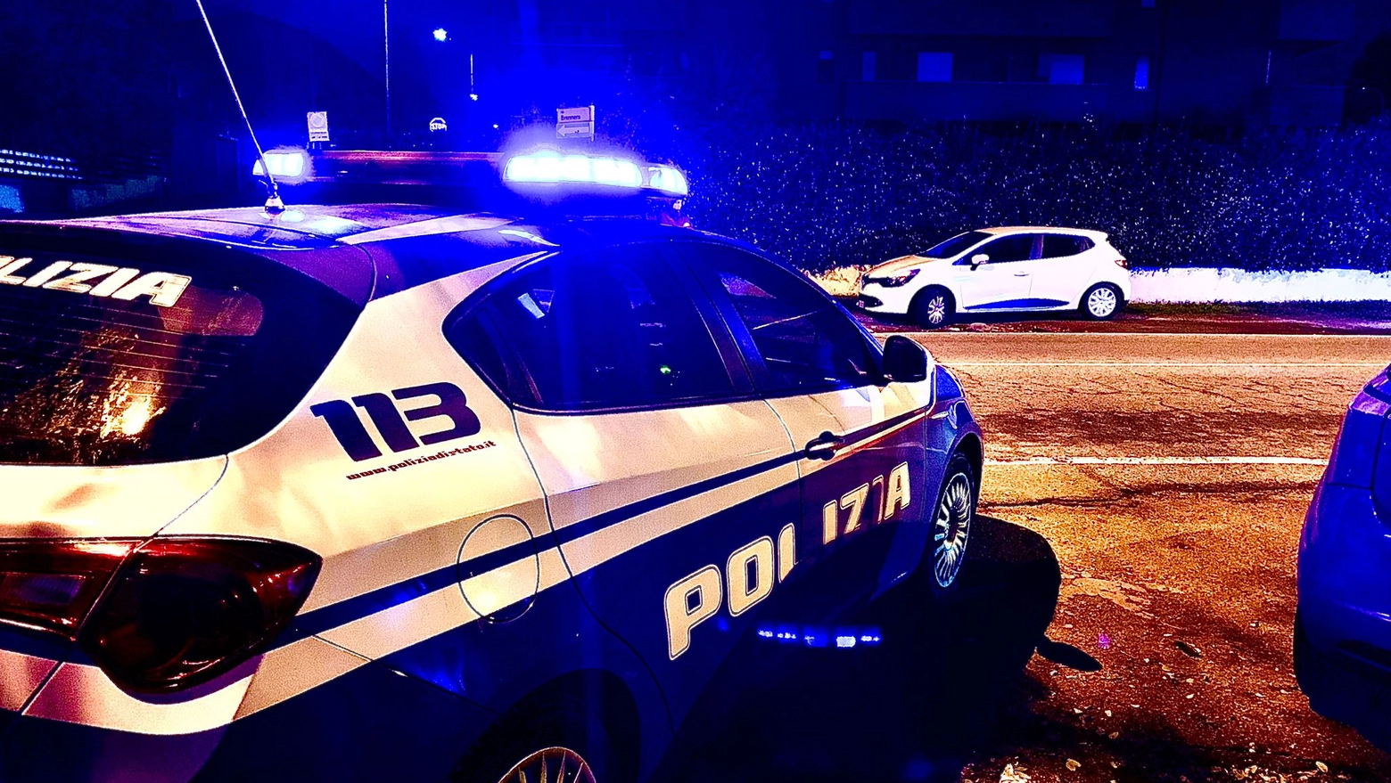 Una Volante della Polizia (foto di repertorio) Una Volante della Polizia (foto di repertorio)