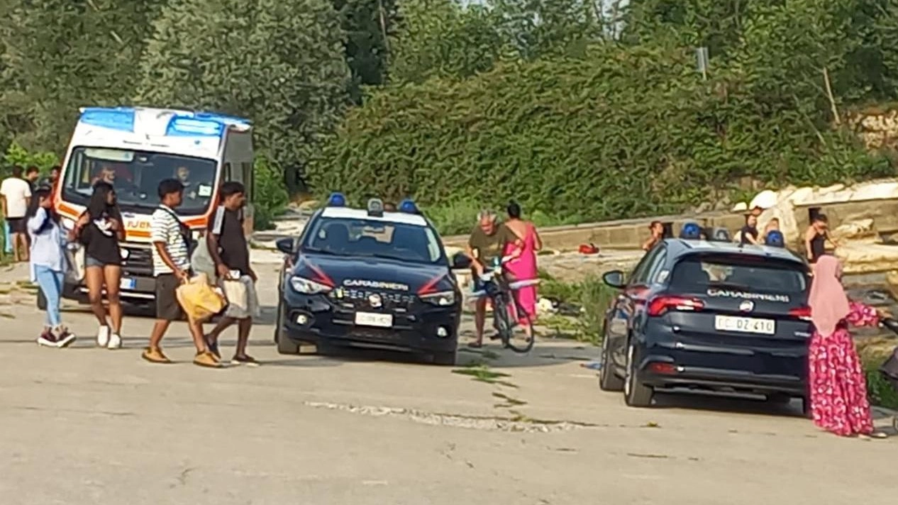 Si tuffa e finisce contro un masso: è grave Si tuffa e finisce contro un masso: è grave