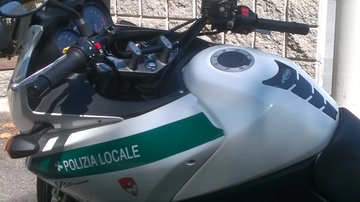 Corbetta, rifiuti per strada: multati a causa di uno scontrino