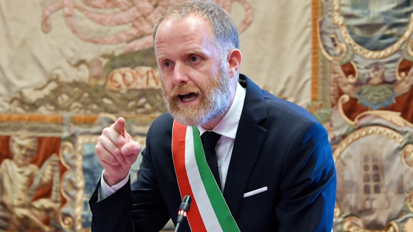Debutto con polemiche per il sindaco Alessandro Rapinese Debutto con polemiche per il sindaco Alessandro Rapinese