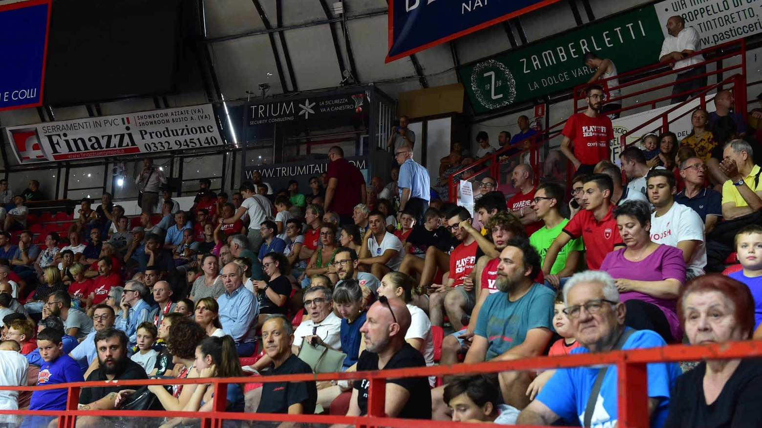 I tifosi presenti ieri alla Enerxenia Arena di Varese