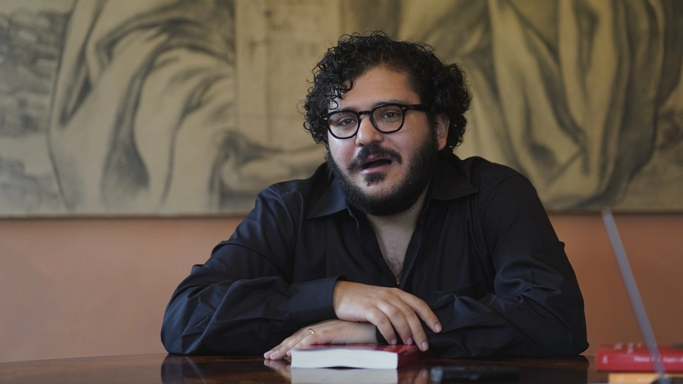 Patrick Zaki nella sede della Nave di Teseo a Milano Patrick Zaki nella sede della Nave di Teseo a Milano