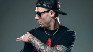 Fabri Fibra diffamò Valerio Scanu: il rapper condannato a Milano