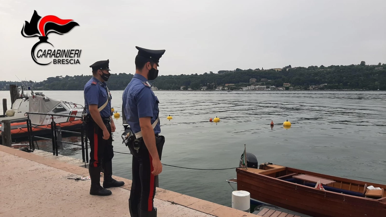 Indagini dei carabinieri sul lago di Garda (foto d'archivio)