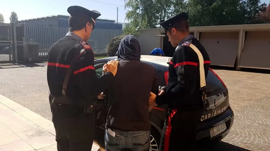 I carabinieri sono intervenuti per fermare l'uomo (foto d'archivio)