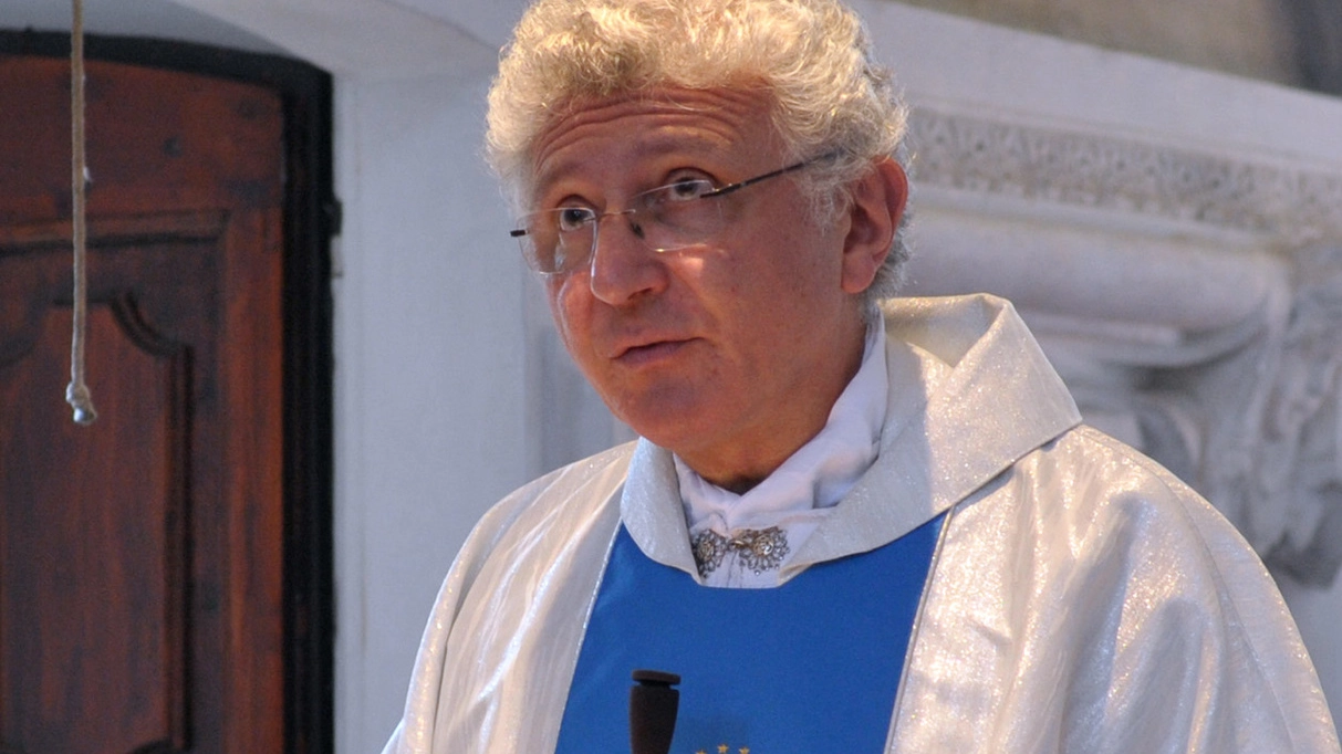 Monsignor Giansante Fusar Imperatore è preoccupato per la gestione delle spese ordinarie