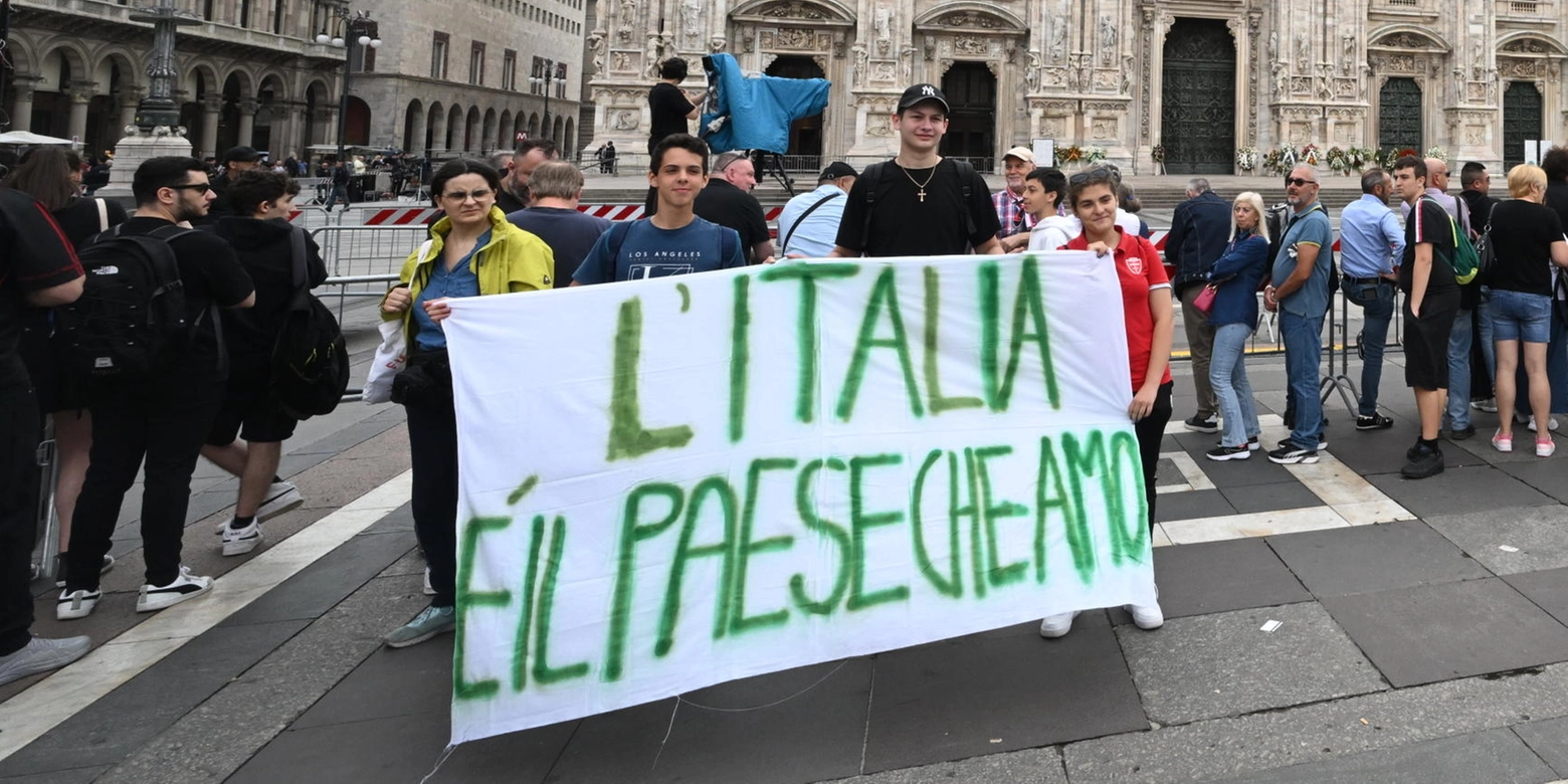 Lo striscione 'L'Italia è il Paese che amo'