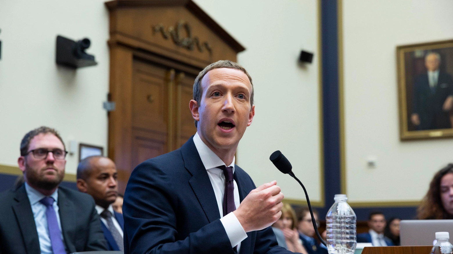 Mark Zuckerberg davanti la commissione dei servizi finanziari Usa, 2019 (Ansa)