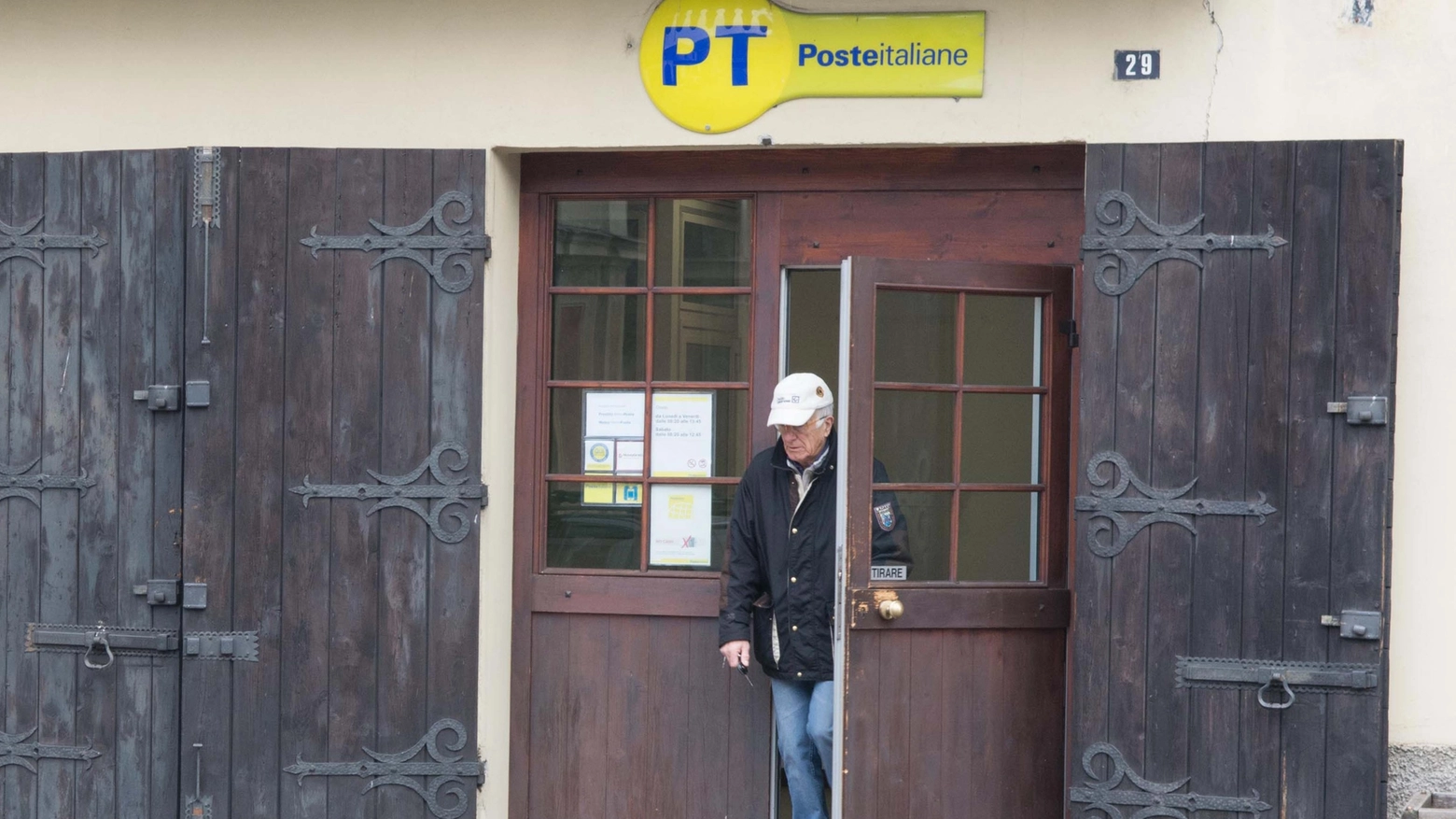 L'ufficio postale di Madonna di Tirano (National Press)