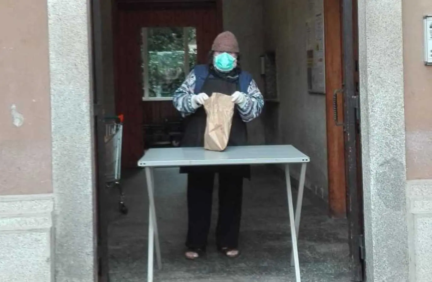 Coronavirus, Fra Silvestro: con la mascherina in prima linea per gli indigenti di Busto