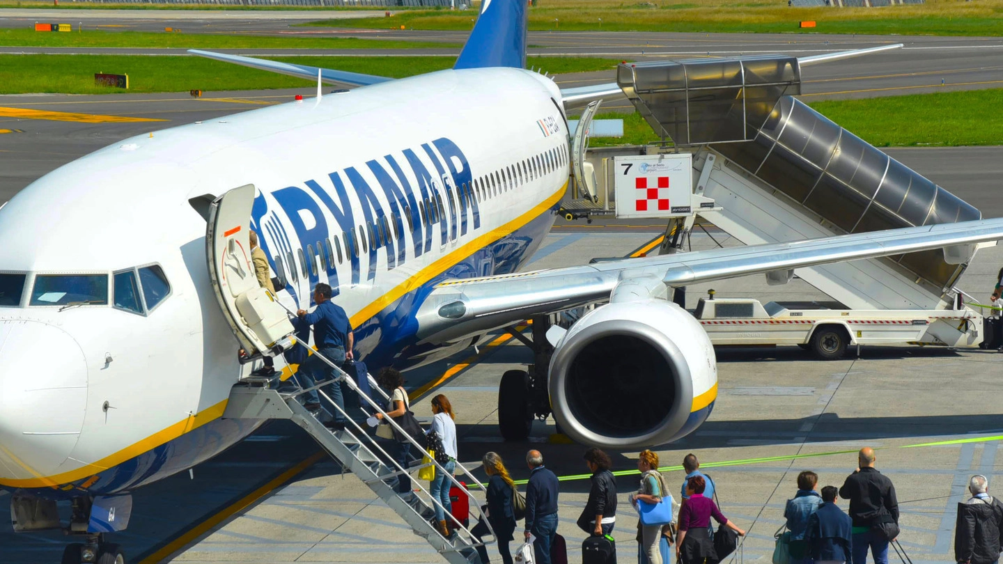 Dopo il prolungato stop per la pandemia anche a Bergamo sono ripresi i voli