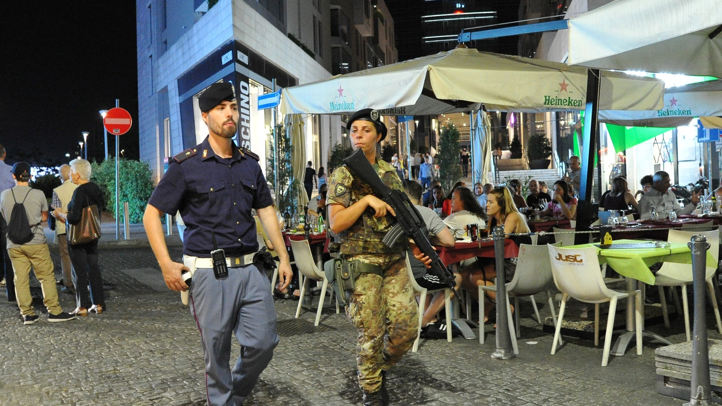 Controlli delle forze dell'ordine a Milano (Newpress)
