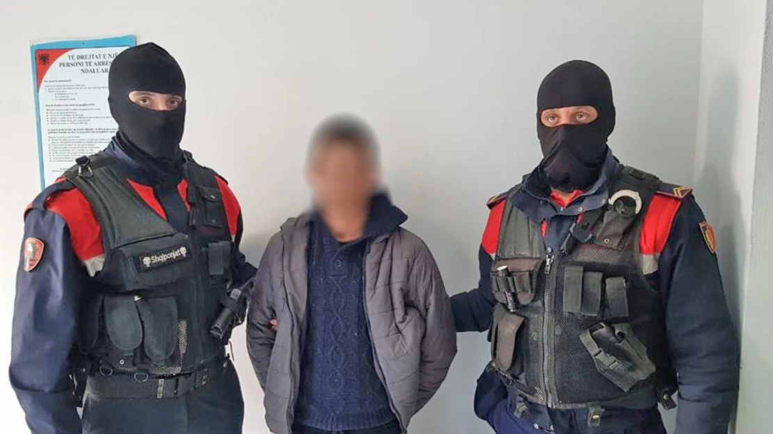 Uno dei tre arrestati in Albania (Depscale)