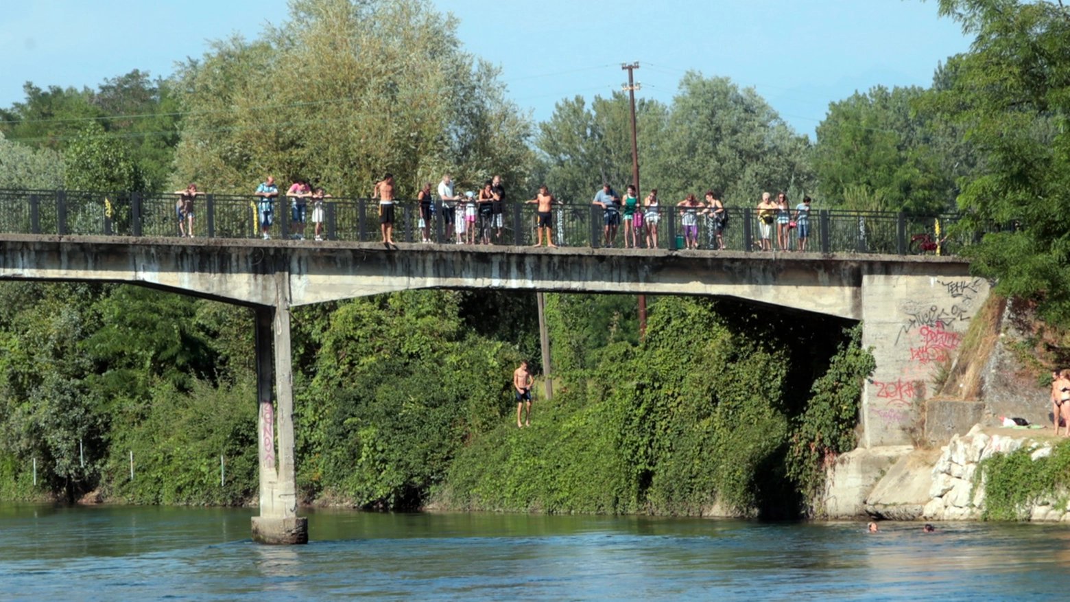 Tuffi dal ponte del Pecchio a Cassano