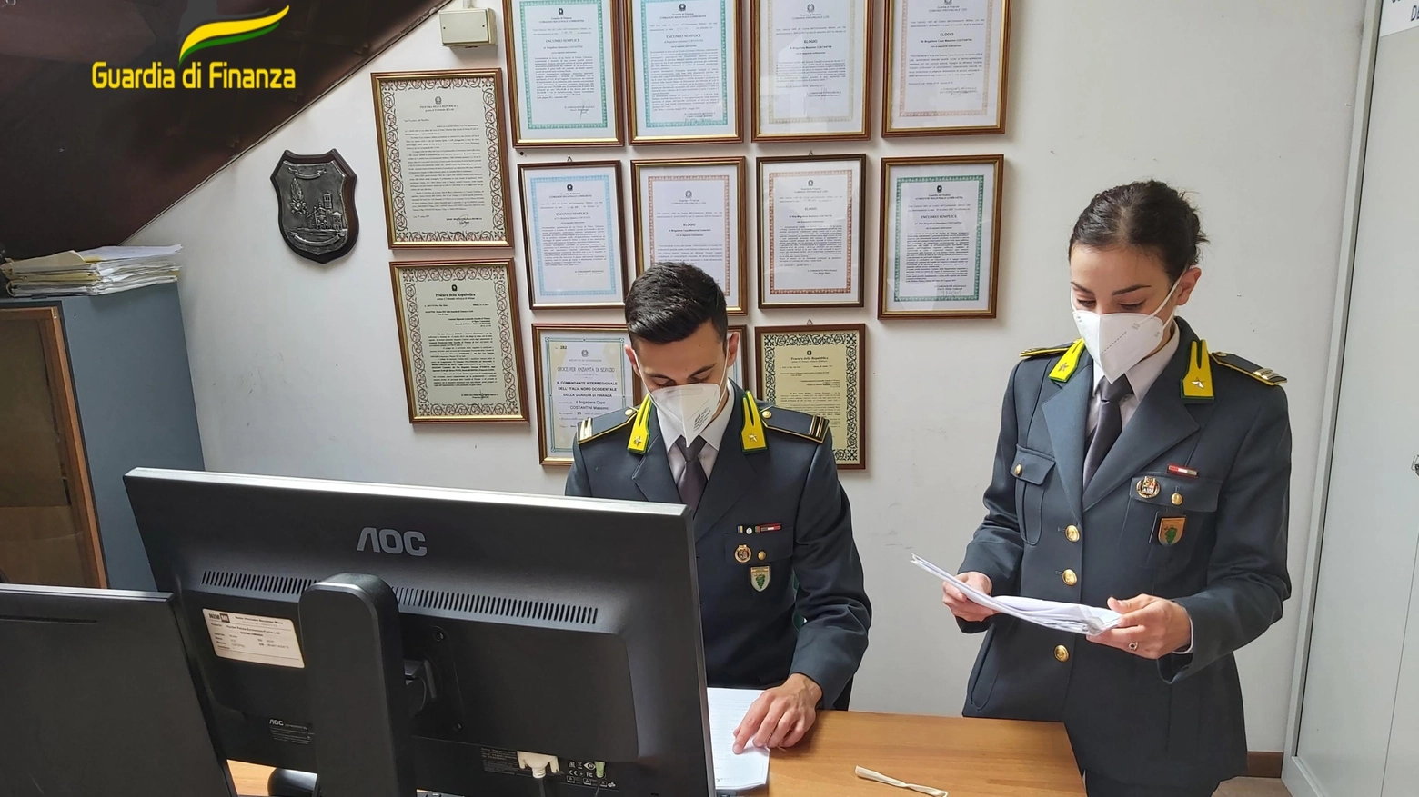 Agenti della Guardia di finanza, che celebra oggi il 248° anniversario Agenti della Guardia di finanza, che celebra oggi il 248° anniversario