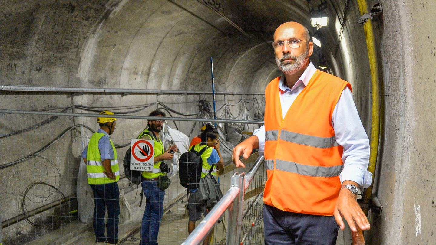 Il direttore generale di Atm, Arrigo Giana, in uno dei tunnel in costruzione