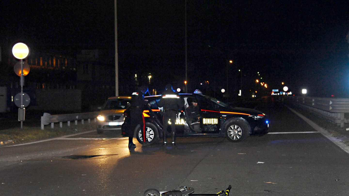 I rilievi dei carabinieri sul luogo dell'incidente