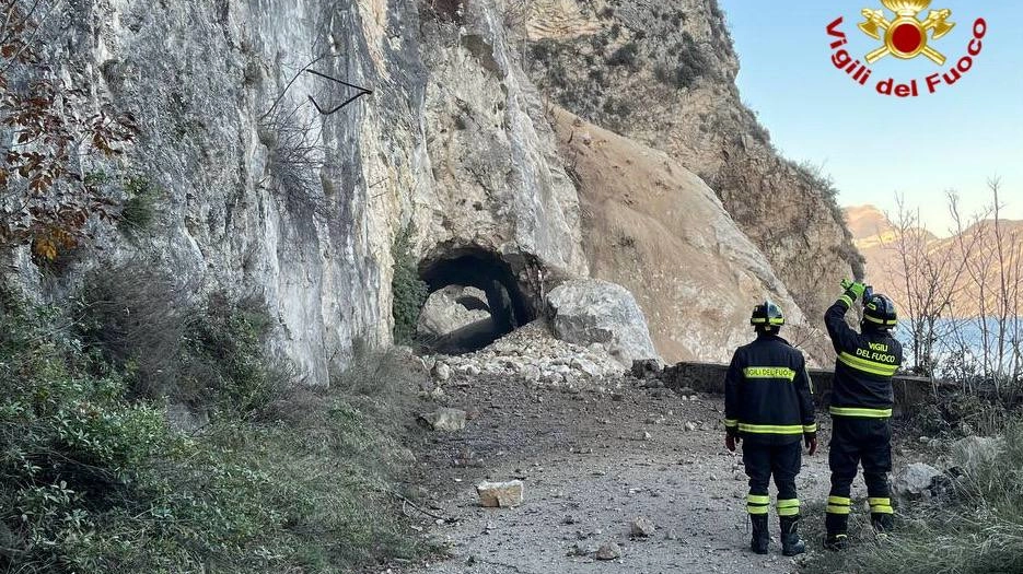 Frana a Tremosine sul Garda (Foto dei vigili del fuoco)